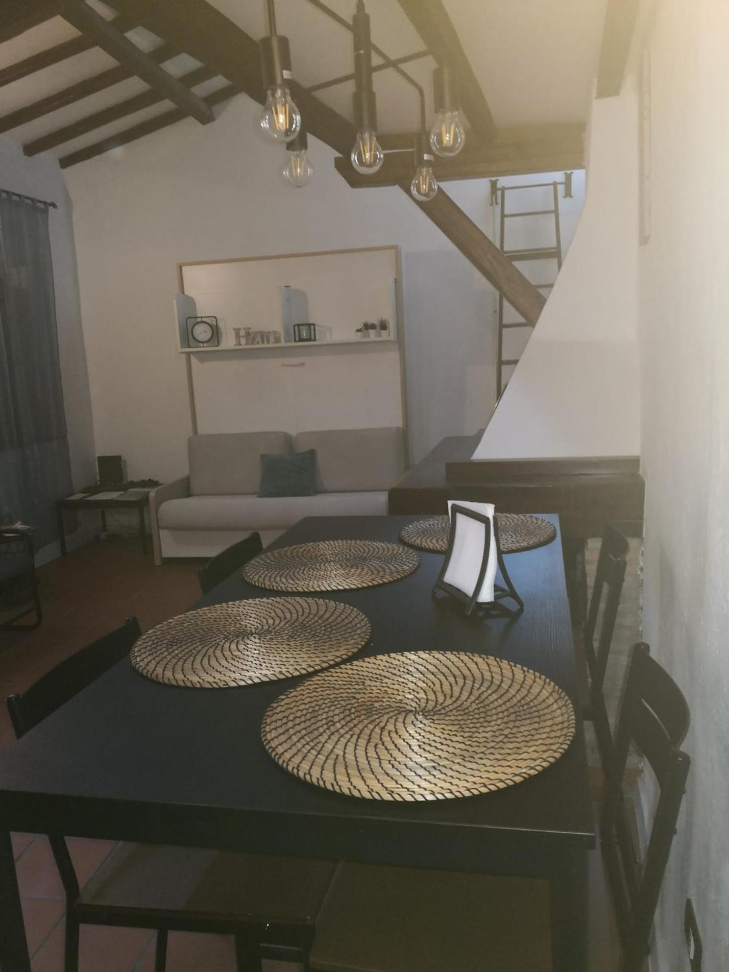Civico 37 Villa เตรวินญาโน โรมาโน ภายนอก รูปภาพ